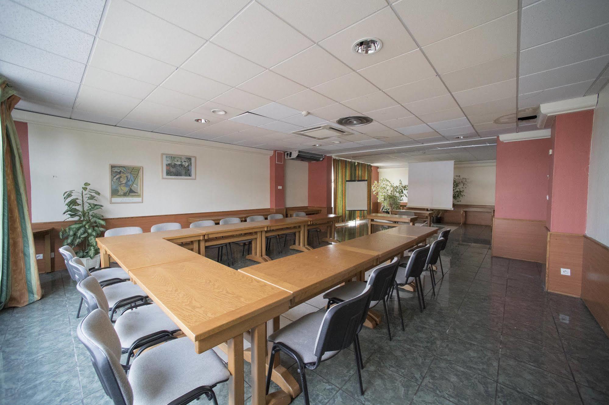 Hotel Restaurant Kyriad Direct Dijon Nord - Zenith - Toison D'Or Εξωτερικό φωτογραφία